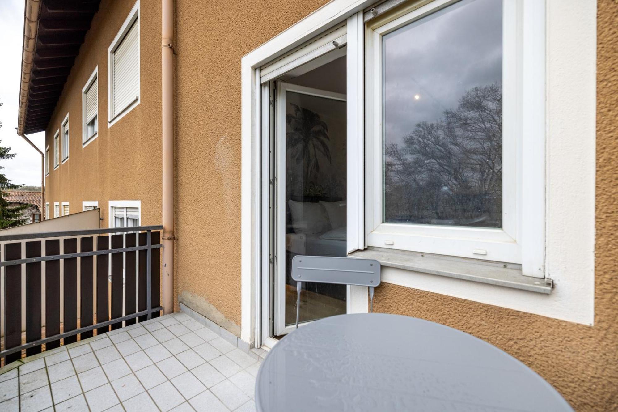 Kleines Apartment Mit Balkon Wurzburg Luaran gambar
